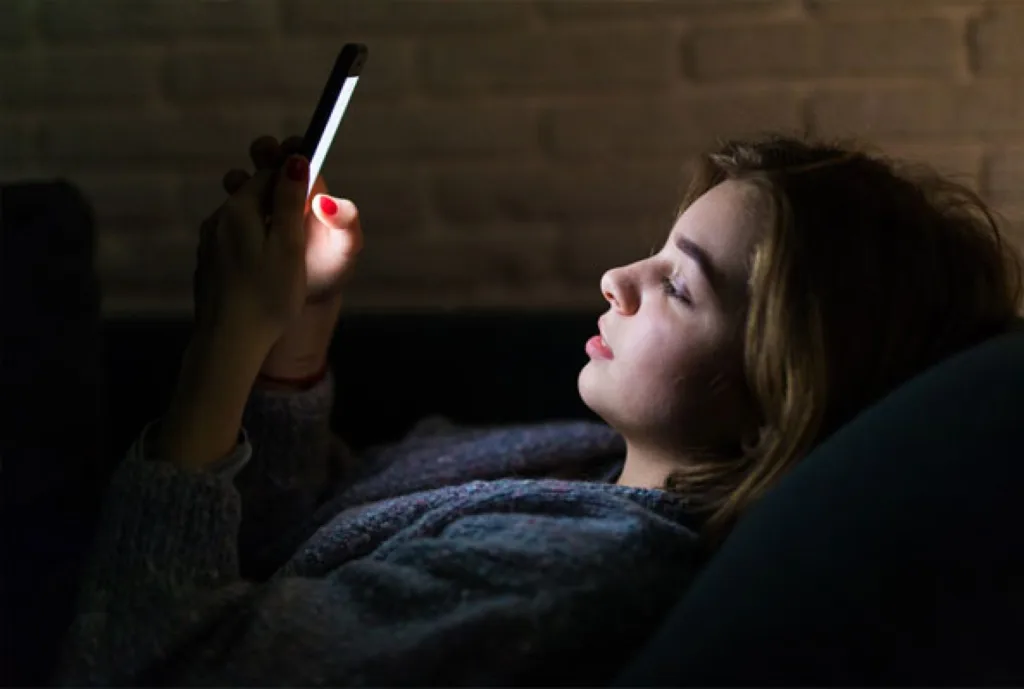 Mobile Addiction: Effects on Mental Health, Signs, and How to Regain Balance